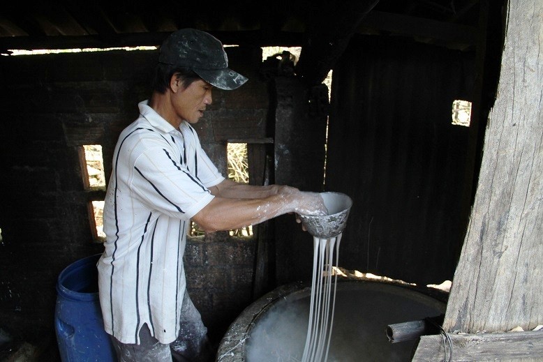 Lang bun - banh tat bat ‘do lua’, chay dua kiem tien sam Tet-Hinh-2