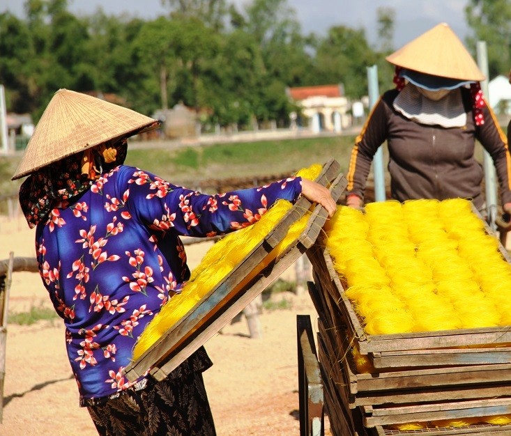 Lang bun - banh tat bat ‘do lua’, chay dua kiem tien sam Tet-Hinh-8