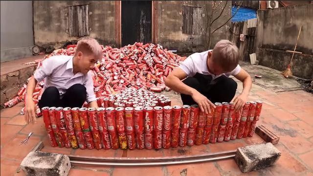 Con trai Ba Tan Vlog song thu trong ngoi nha Coca-Hinh-2