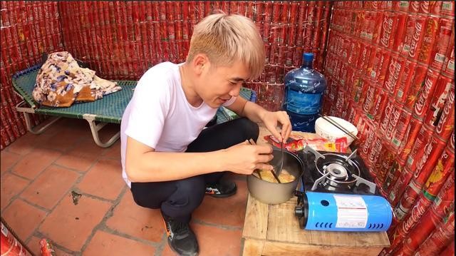 Con trai Ba Tan Vlog song thu trong ngoi nha Coca-Hinh-4