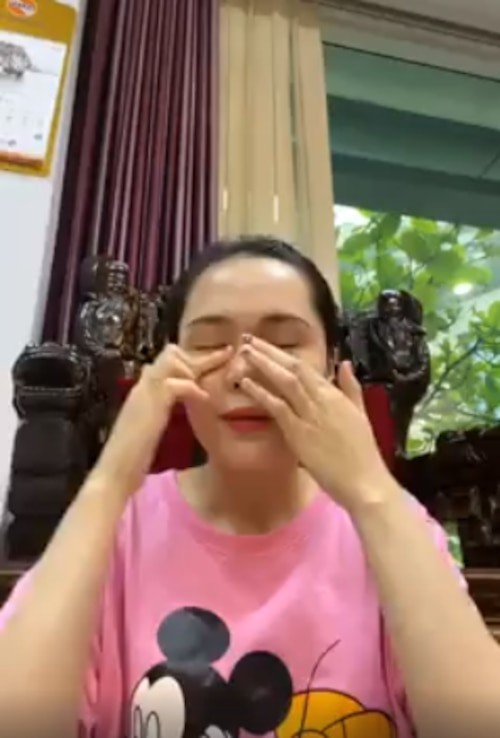 Dang livestream, Quynh Anh bong bat khoc khi duoc hoi ve Duy Manh-Hinh-2