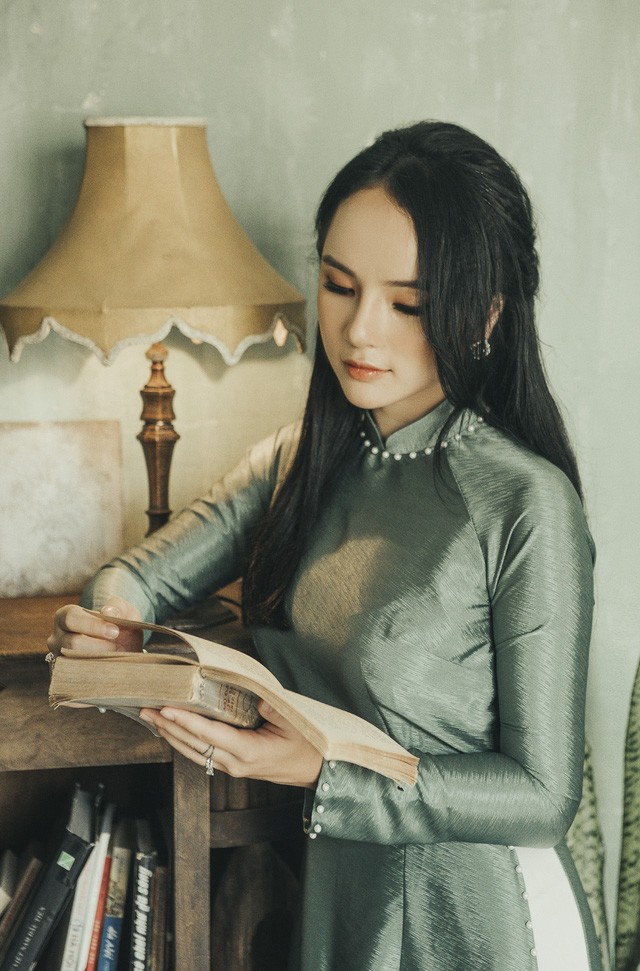 Hoa khoi anh Ha Noi duyen dang ben ta ao dai-Hinh-2