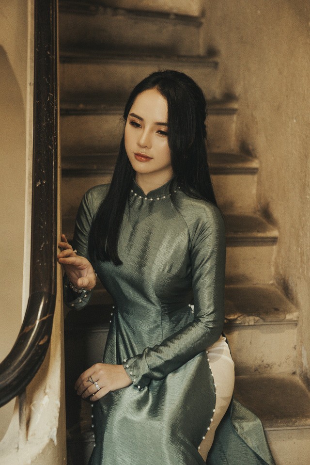 Hoa khoi anh Ha Noi duyen dang ben ta ao dai-Hinh-3