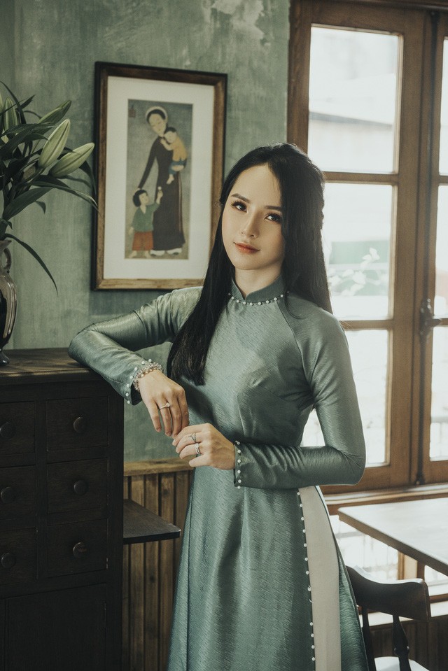 Hoa khoi anh Ha Noi duyen dang ben ta ao dai