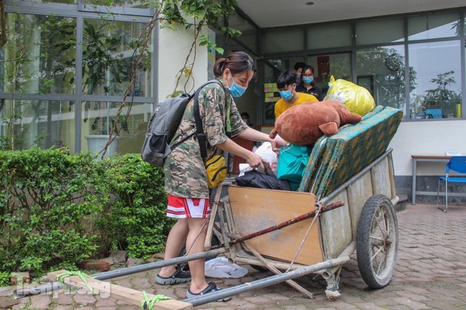 Dung xe bo cho do dac 'nhuong' ky tuc xa lam khu cach ly-Hinh-3