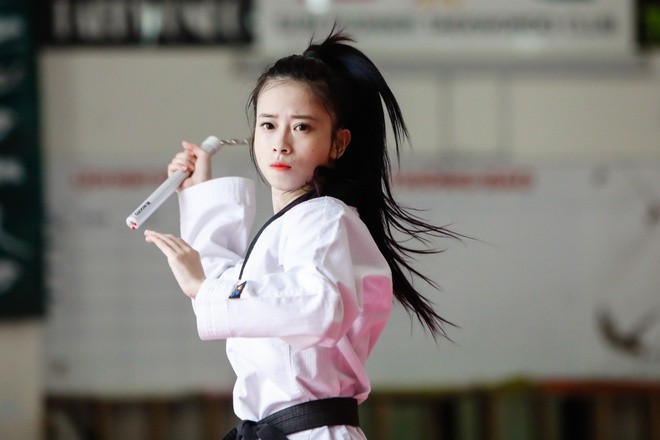 'Hot girl taekwondo' Chau Tuyet Van khoe bung 6 mui nho o nha-Hinh-2