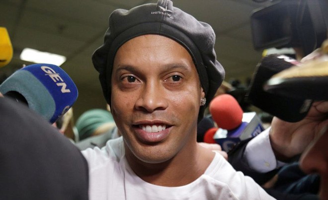 Ronaldinho don tin cuc vui: Da duoc ra tu, chi 37 ty dong-Hinh-2