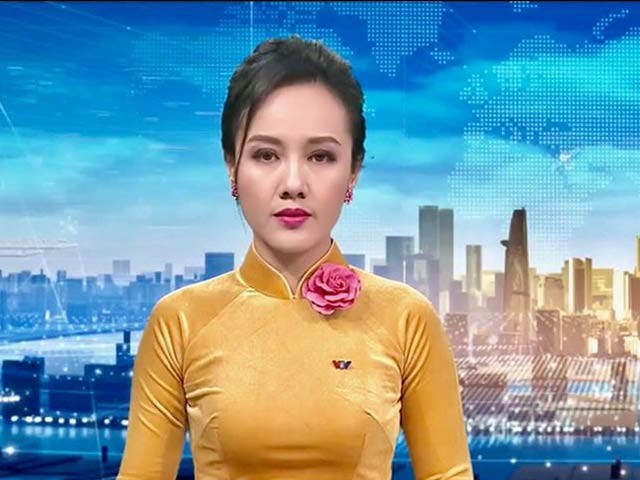 BTV Thoi su Hoai Anh bao nam gan voi chiec ao dai-Hinh-7