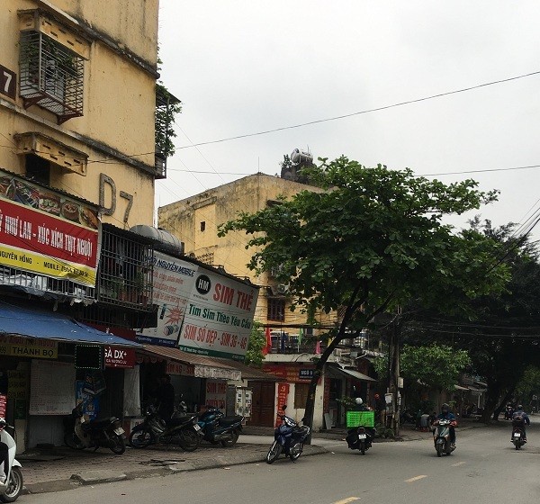 Ha Noi: Loat cua hang khong thiet yeu van mo ban thach thuc lenh cam-Hinh-2