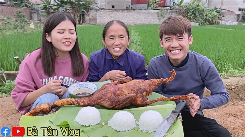 Choang ngop truoc thu nhap tien ty cua con trai ca ba Tan Vlog