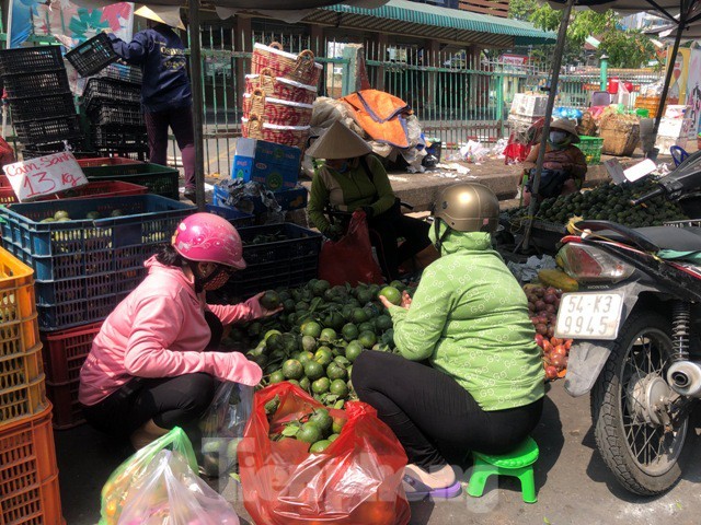 Trai cay mua he gia re nhu cho van e-Hinh-11