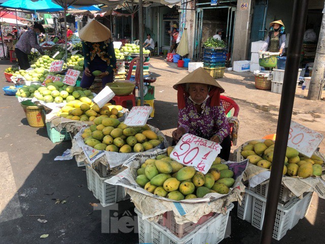 Trai cay mua he gia re nhu cho van e-Hinh-4