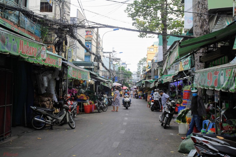 Hoa Da Lat 'cho khong', ve Sai Gon muon mua re phai ra le duong-Hinh-11