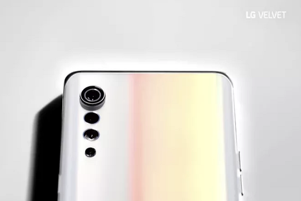 LG 'nha hang' dong smartphone moi Velvet: sang chanh, thoi trang-Hinh-2