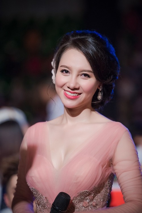 MC Minh Ha len tieng truoc nghi van om hon than mat tinh moi-Hinh-4