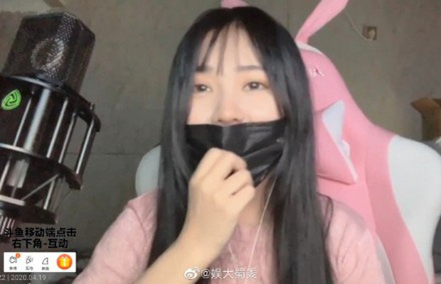 Nu streamer vo danh bong noi nhu con sau khi tiet lo mat that