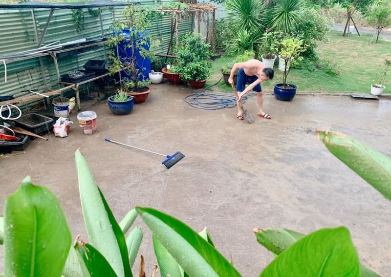 Chong Oc Thanh Van don san giua troi mua de lam lanh voi vo