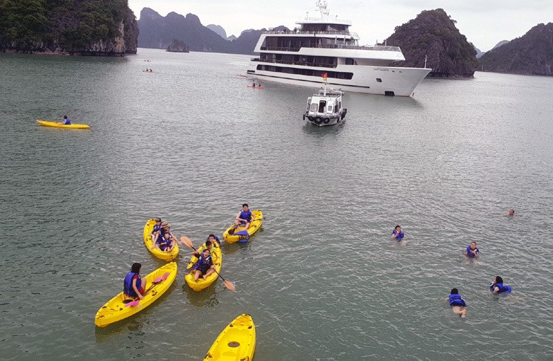 Du thuyen 5 sao tren vinh Ha Long dong loat giam gia-Hinh-3