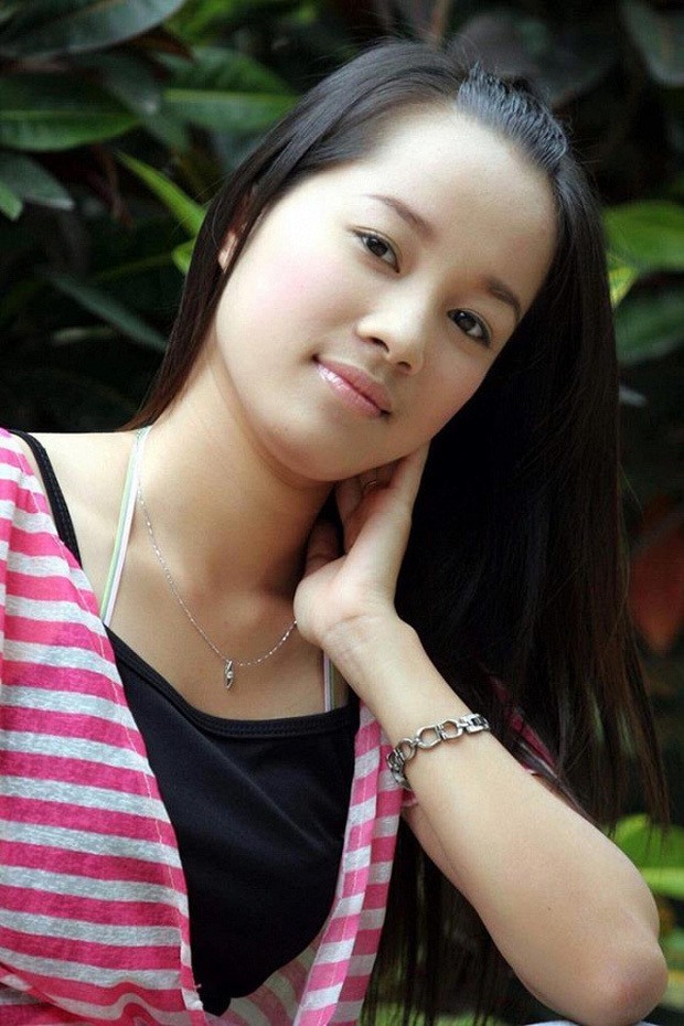 Cuu hotgirl Nhat Ky Vang Anh khoe con gai 10 tuoi nhu chi em