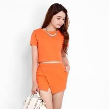 Ao crop top khoe vong eo con kien cua cac quy co-Hinh-5