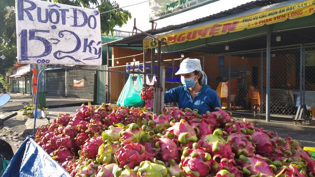 Thanh long gia re, do dong ban day duong