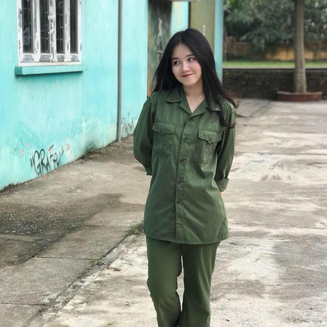 Khoe anh di quan su cuc xinh, nu sinh van bi che diem nay-Hinh-2