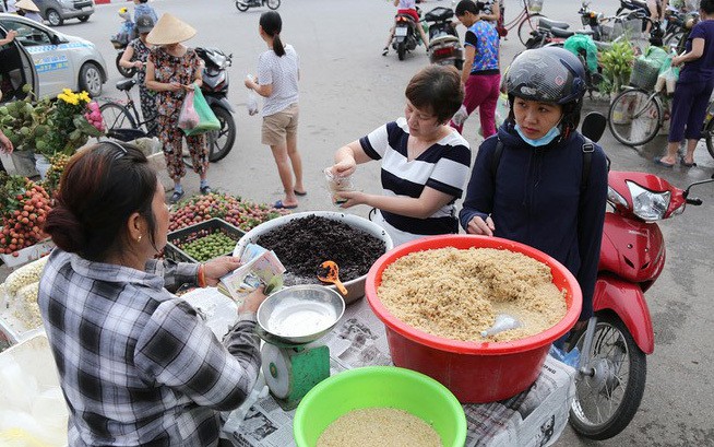 Com ruou nep tiep tuc la 'hang hot' trong tet Doan Ngo