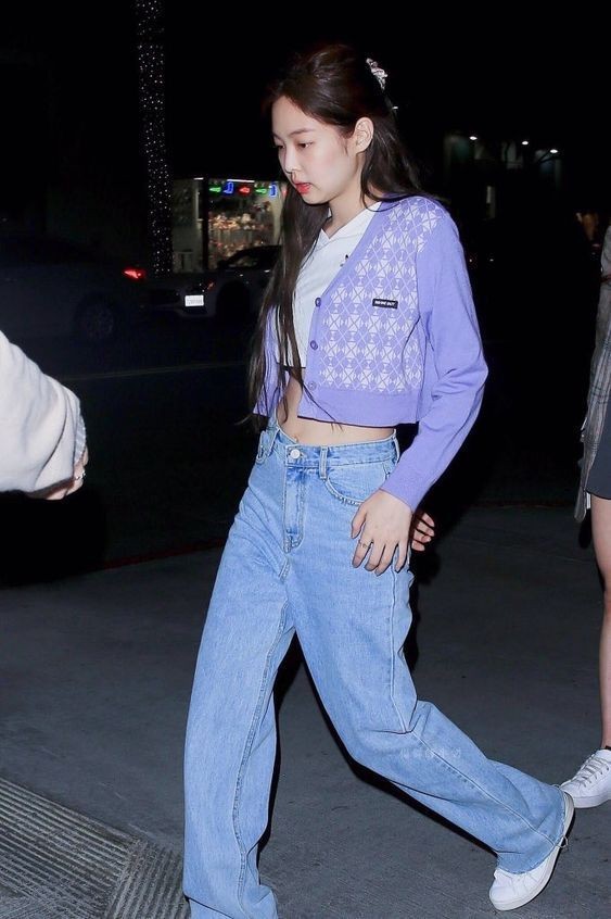 Mix do voi croptop don gian ma dep nhu Jennie (BlackPink)-Hinh-3