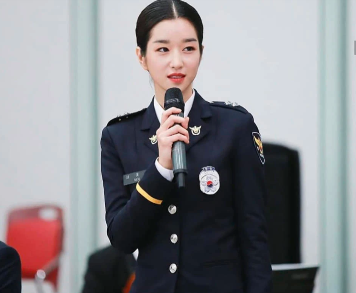 Seo Ye Ji so huu guong mat 3 mieng bong tay trang che kin-Hinh-3
