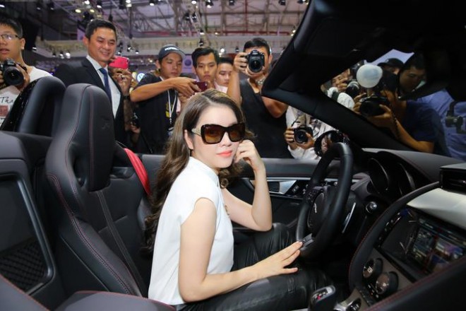 Ly Nha Ky - tay choi xe sang thu thiet trong lang showbiz Viet-Hinh-7