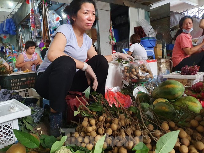 Gap kho vi dich COVID -19, nhan gia re tran ngap duong pho Thu do-Hinh-8