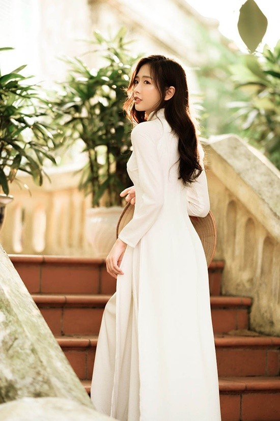 Nu sinh DH Y dien ao dai dep mong manh tua suong som-Hinh-5