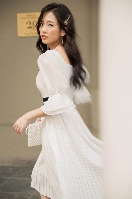 Nu sinh DH Y dien ao dai dep mong manh tua suong som-Hinh-7