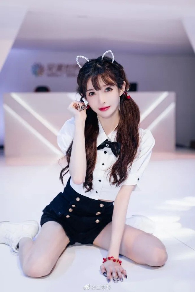 Nu streamer bi nham voi dien vien phim nguoi lon-Hinh-3