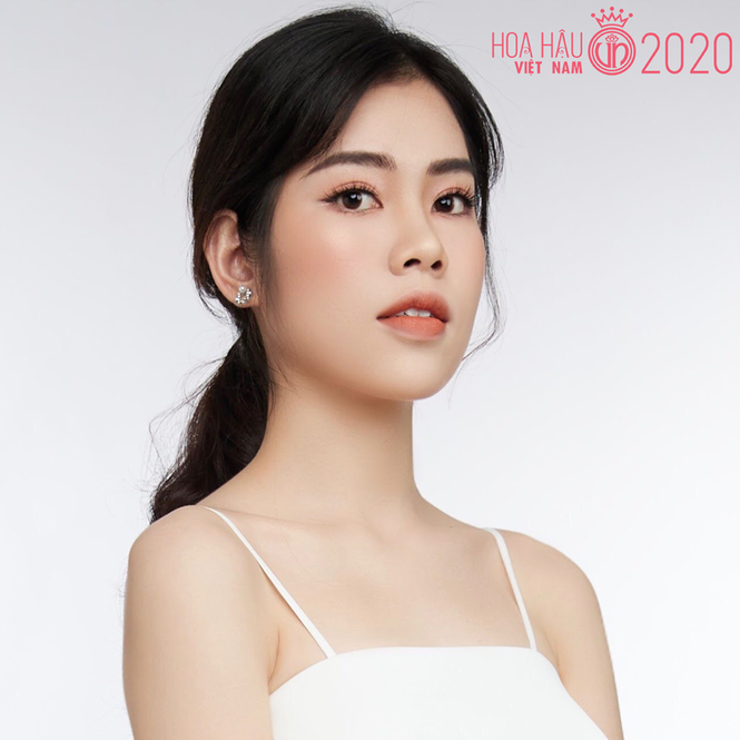 Nu sinh Hang khong ghi danh tai Hoa hau Viet Nam 2020