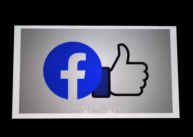 Facebook 'bat tay' Ray-Ban phat trien kinh thuc te ao