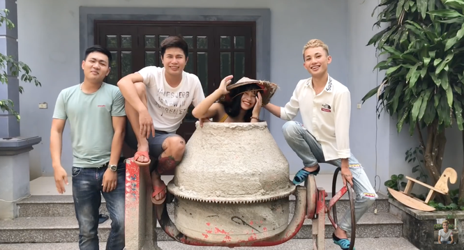 YouTuber khien dan mang ngan ngam khi rua bat bang may giat-Hinh-6