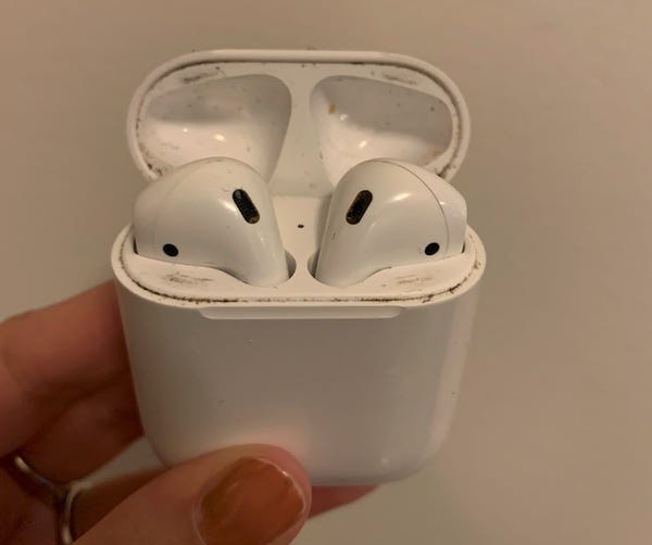 Ly do ban khong nen mua tai nghe cu, dac biet la AirPods