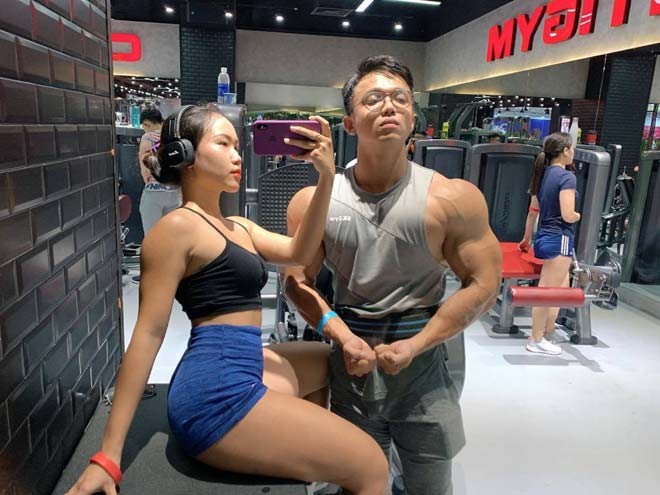 Di tap gym, “hot” duoc nu huan luyen vien nong bong