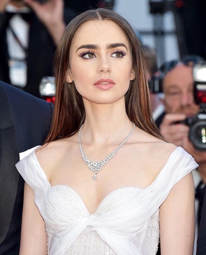 Bi kip lam dep cua my nhan 'lao hoa nguoc' Lily Collins-Hinh-2