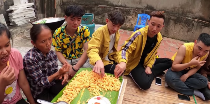 'Con dai cai mang', kenh ba Tan Vlog 'tuot view' the tham-Hinh-3