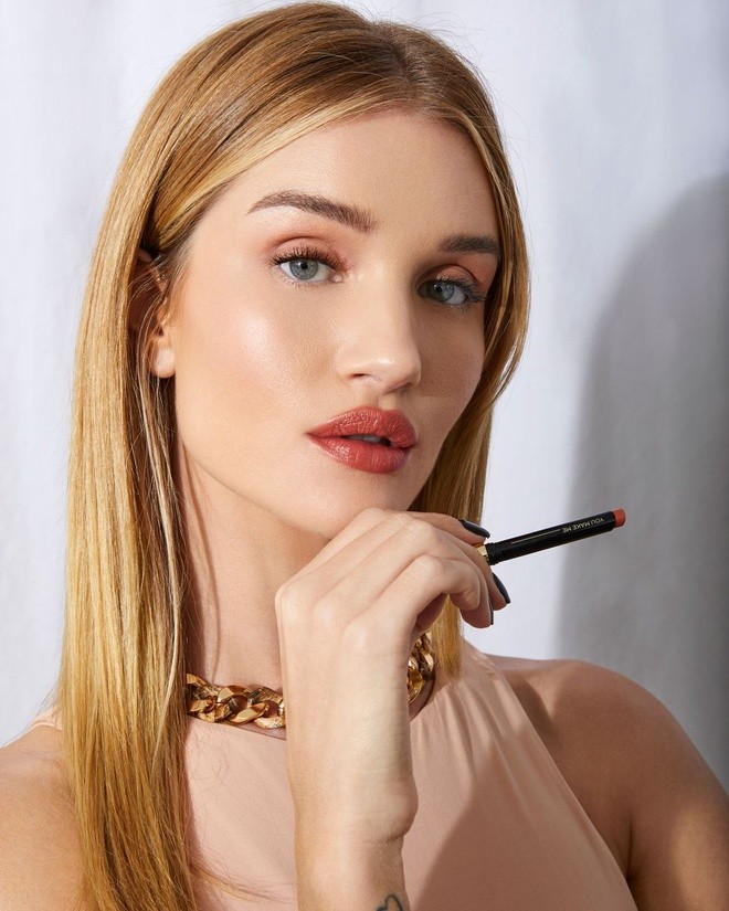 Sieu mau Rosie Huntington-Whiteley tiet lo bi quyet tri mun-Hinh-4