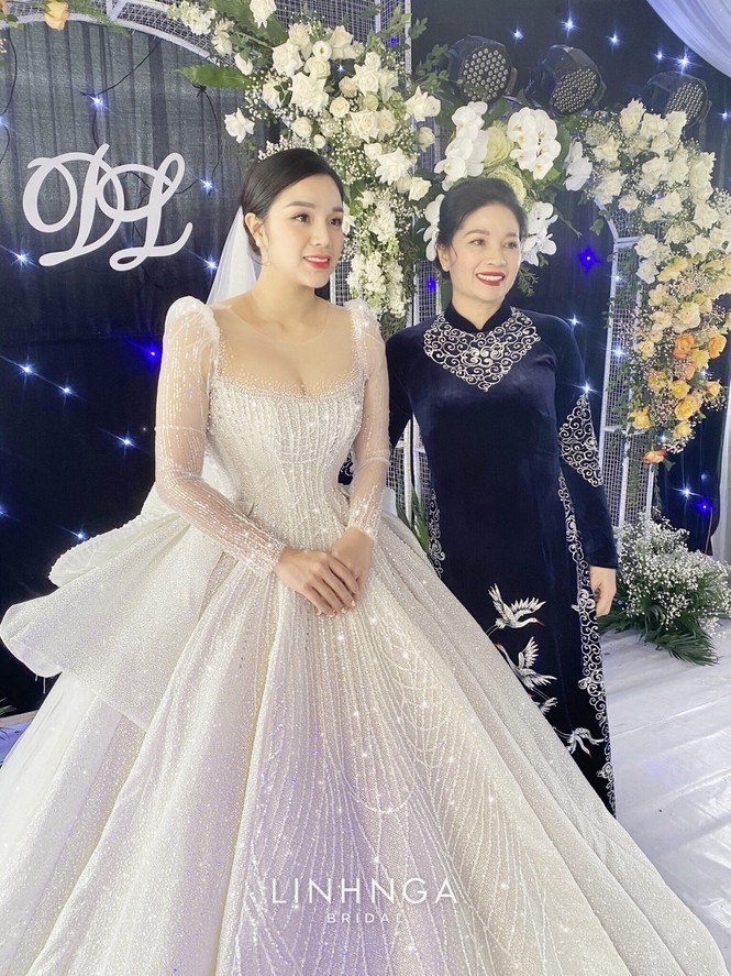 Khanh Linh dien vay cuoi lam tu 30K vien da Swarovski-Hinh-9