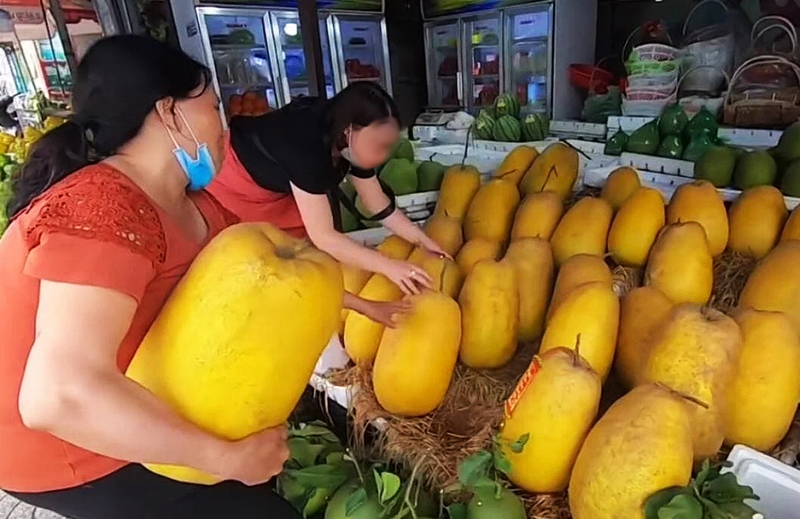 Dan mang xon xao loai buoi la to nhu qua bi khong lo