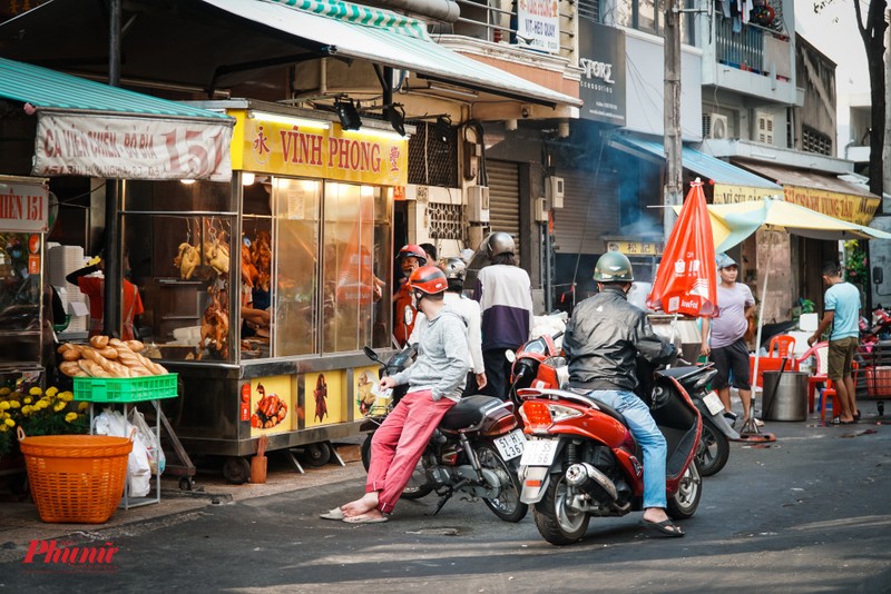 Vit quay e am trong ngay cung khai truong-Hinh-10