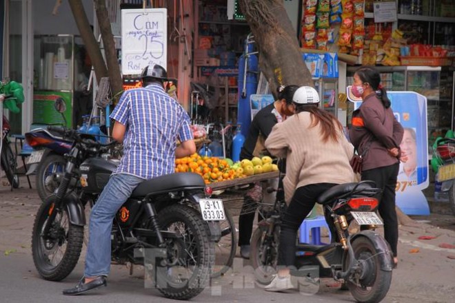 Hoa qua gia re khong ro nguon goc ban tran lan tren pho Ha Noi-Hinh-9