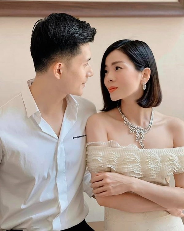 Thoi trang doi an y cua Le Quyen va Lam Bao Chau-Hinh-2