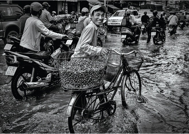 Nu cuoi tren moi neo duong que huong-Hinh-12