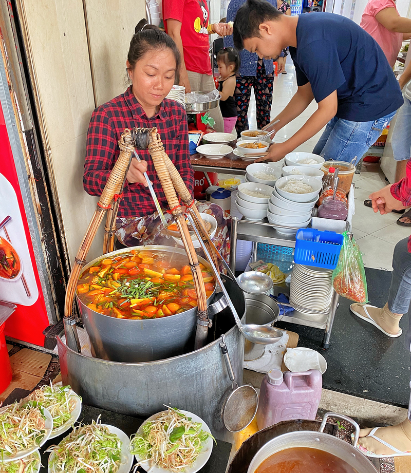 Bun rieu 40 nam khong co oc, khong gach cua nhung van cuc hut khach-Hinh-2