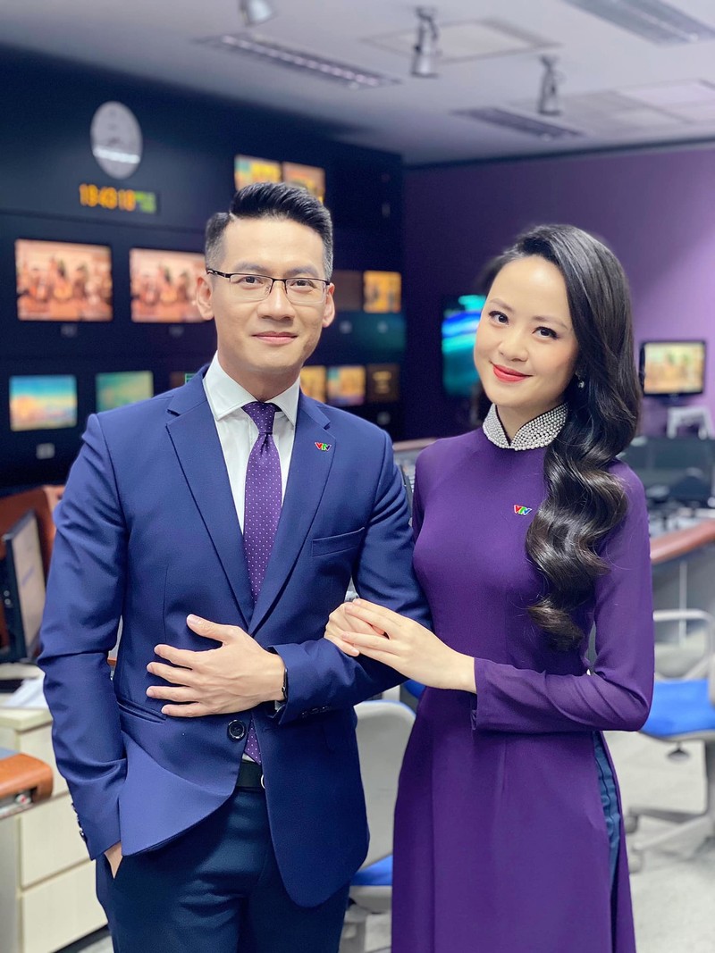 BTV xinh dep dan song Thoi su 19h cua VTV la ai?-Hinh-4